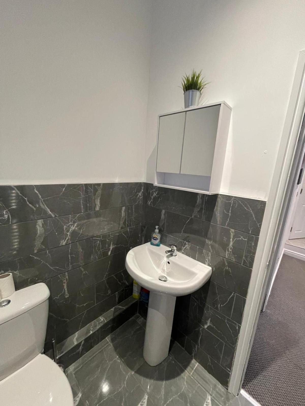Spacious 2 Bedroom Apartment Ливърпул Екстериор снимка